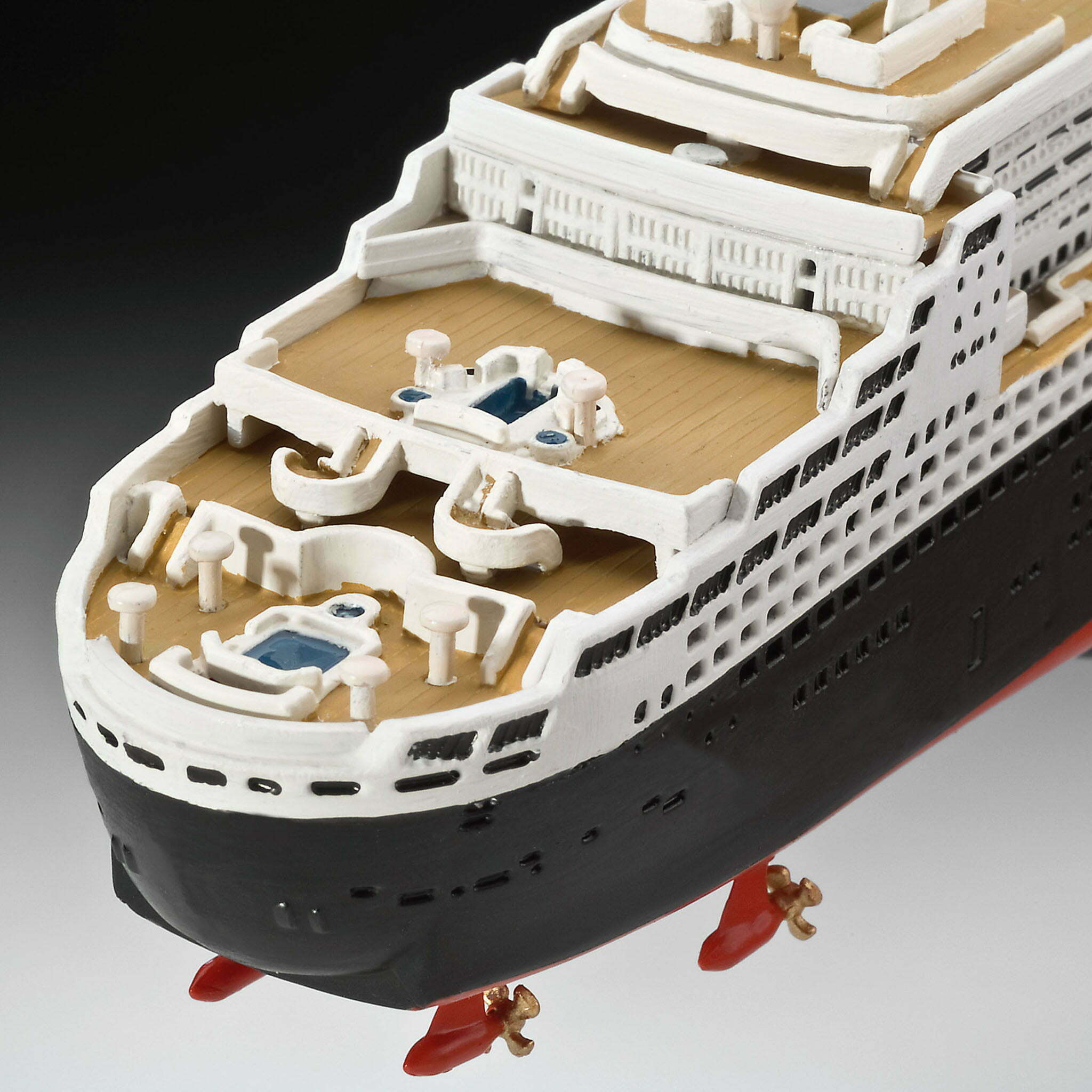 Model Kit - Queen Mary 2