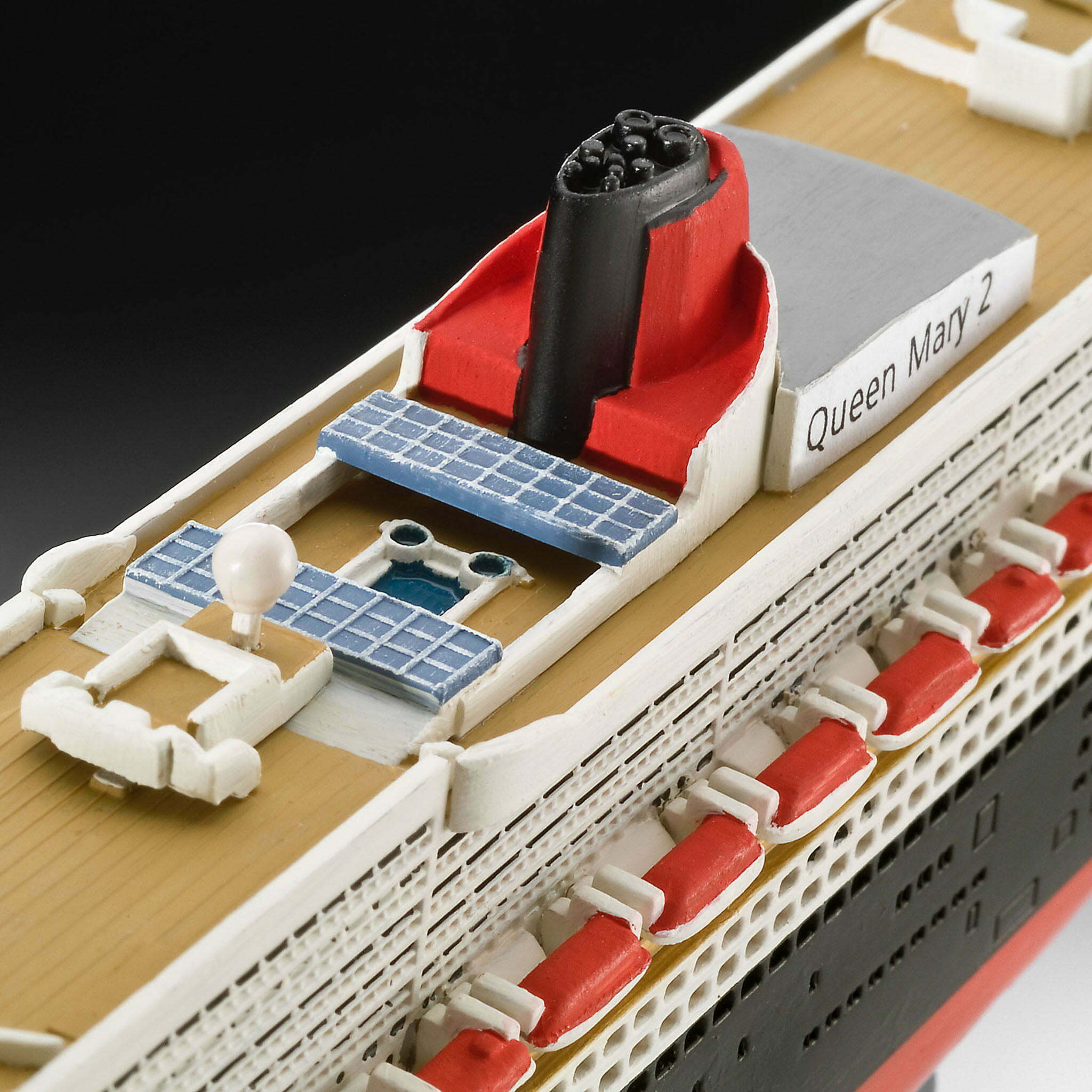 Model Kit - Queen Mary 2