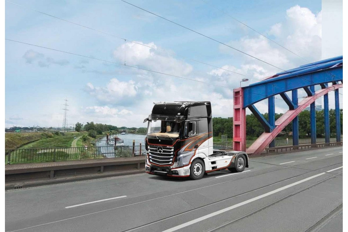 Model Kit - Mercedes-Benz Actros MP4